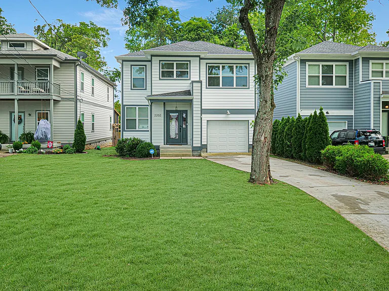 2202 Sheridan Rd — Photo 1
