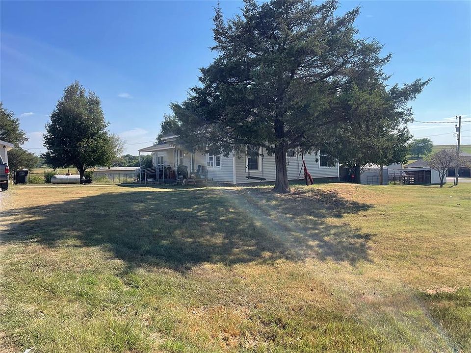 2nd image of 856 W 240th St