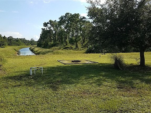 4th image of 952 Lakeside Dr