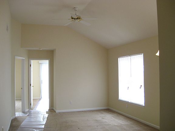 5th image of 15 Dogwood Ln