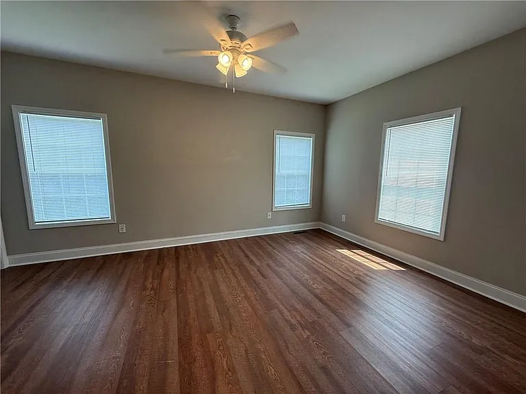 519 Liberty Park Dr NE — Photo 5