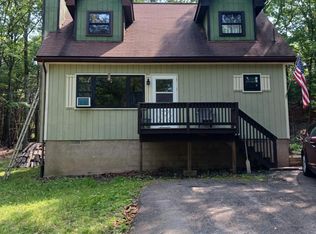 111 Stag Ln, Dingmans Ferry, PA 18328