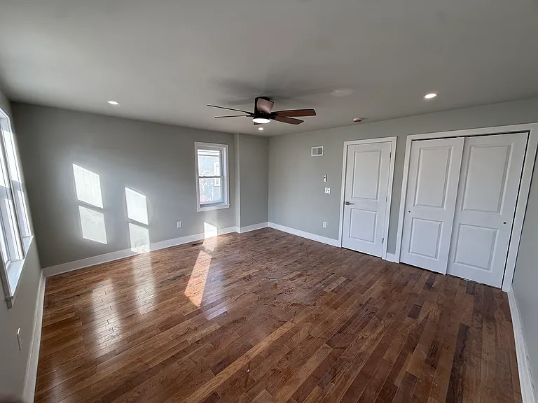 7204 Spruce St — Photo 8