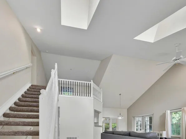 1422 Reserve Dr, Reynoldsburg, OH 43068