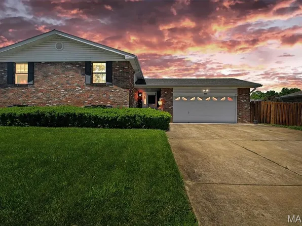 5860 Blackberry Dr, Imperial, MO 63052