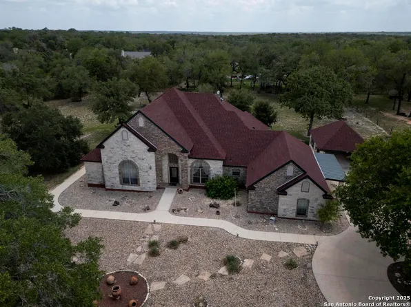 525 Rose Branch, La Vernia, TX 78121