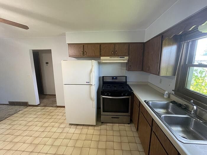 1st image of 2421 N Sumac Dr