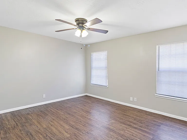 1702 Longview St #2 — Photo 8