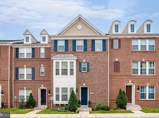 2040 Blunt Ln, Alexandria, VA 22303