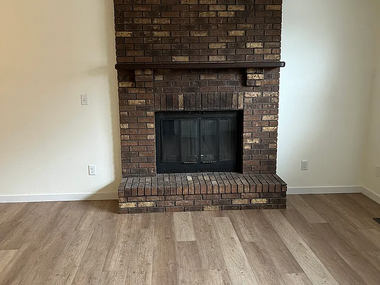 1468 Eastview Dr — Photo 4