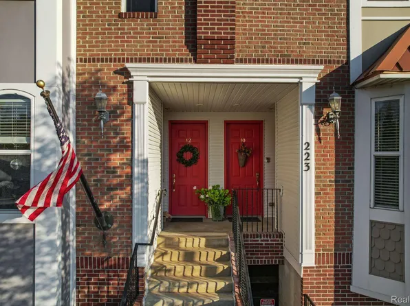 223 N Michigan Ave APT 9, Howell, MI 48843