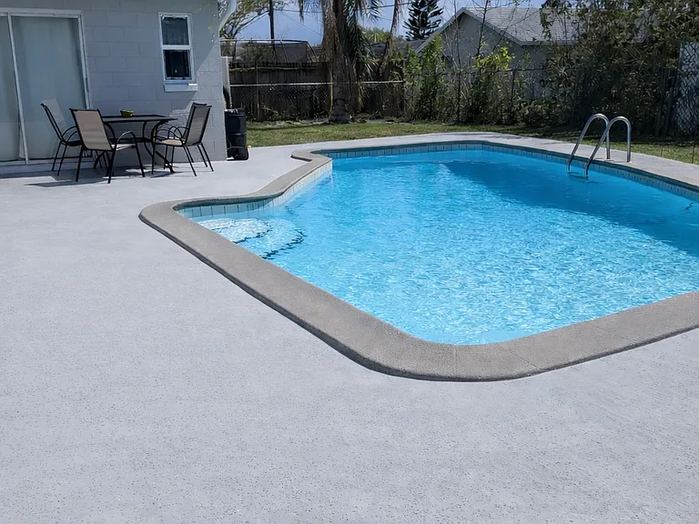 1517 Watrous Dr — Photo 2