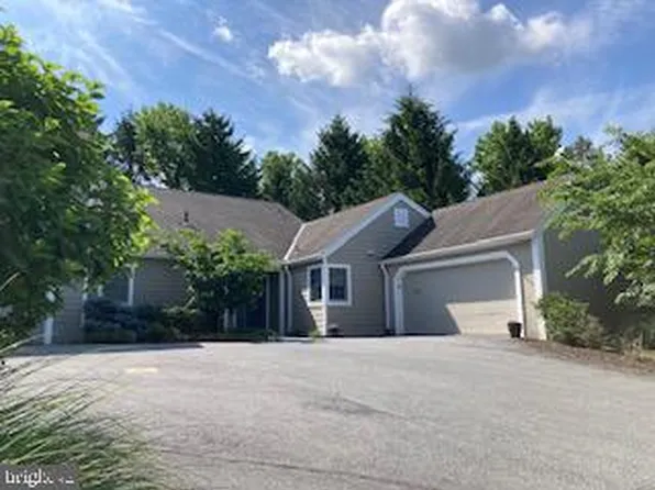 1976 Meadow Ln, Wyomissing, PA 19610