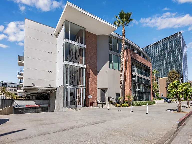 16300 Ventura Blvd #209 — Photo 19