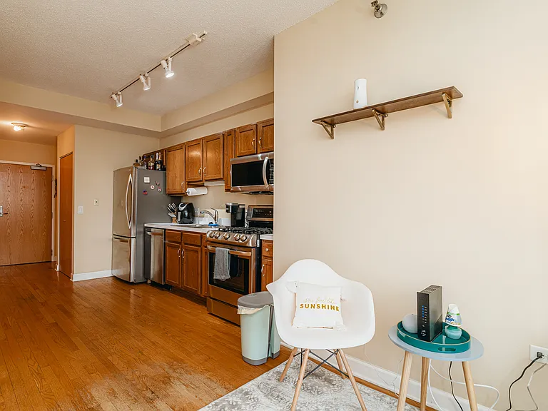 1529 S State St #14D — Photo 8