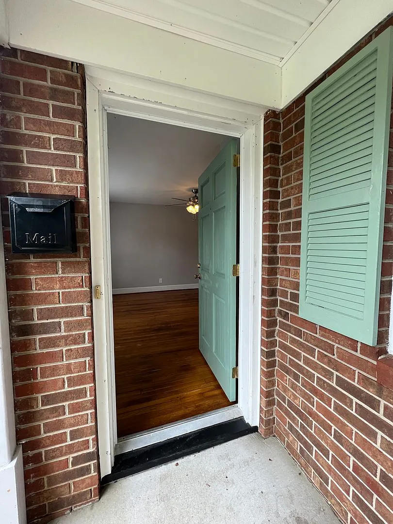 112 N Meade St. — Photo 2