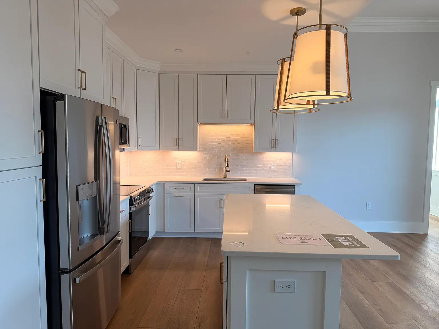 2 bed, 971 sqft, $3,200 — Photo 3