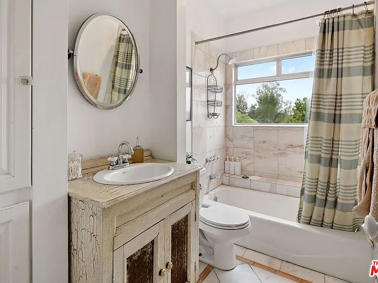 334 Crane Blvd — Photo 20