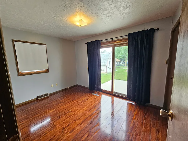 Bedroom or Office w/ 2 closets