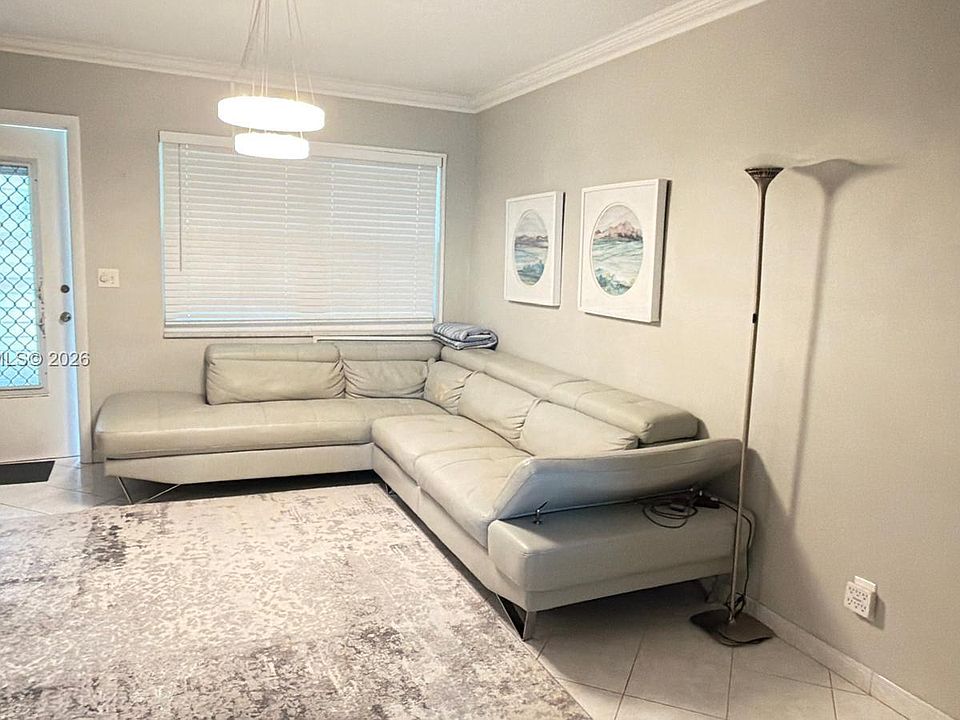 1st image of 580 Egret Dr APT 211