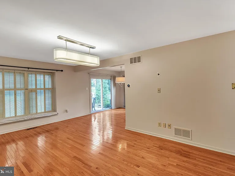 48 Stonehurst Ct — Photo 11