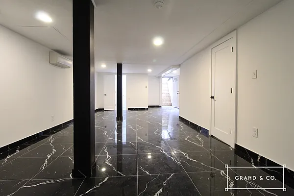 Rented by Grand & Co. | media 10