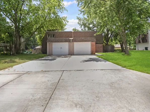 3729 Brush Creek Dr, Lawrence, KS 66047