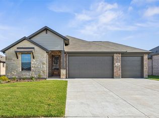 708 Metallic Tree Ln, Van Alstyne, TX 75495