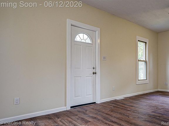 4th image of 504 2nd St