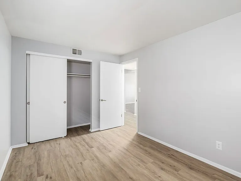 611 Riverview Dr #I — Photo 15