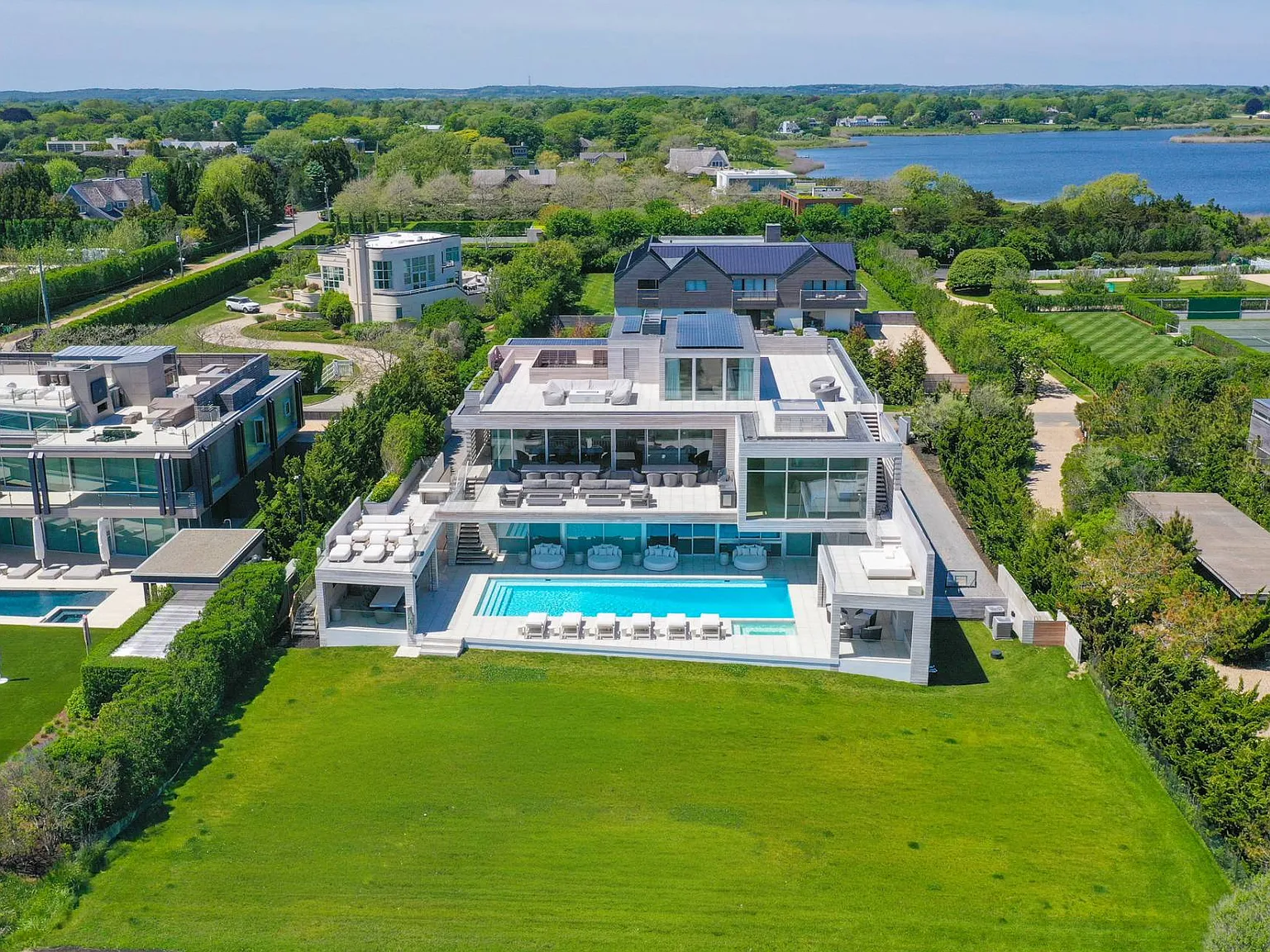 Bridgehampton Oceanfront New Construction Ultimate Luxury — Photo 2