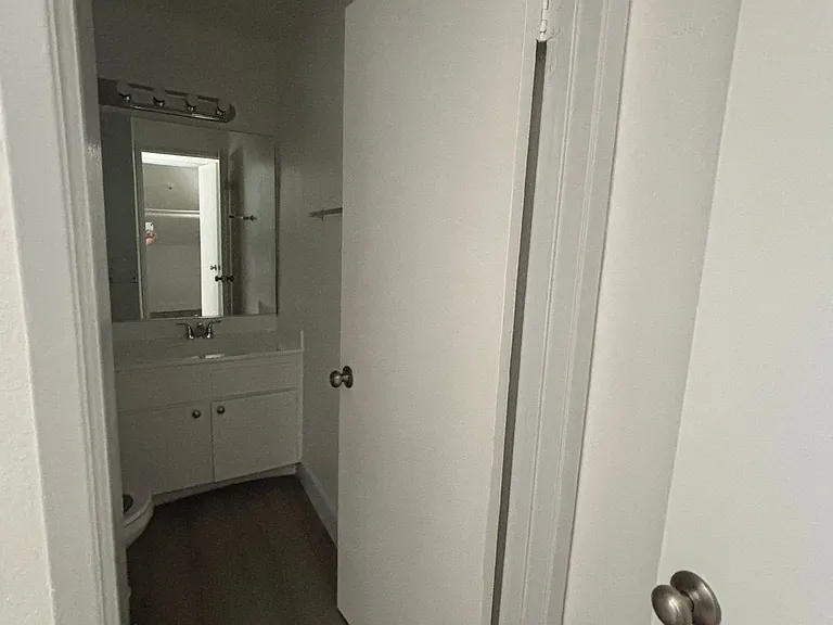 Welcome to 12909 Cordary Ave Comfort & Convenience in the Heart of Hawthorne! — Photo 14