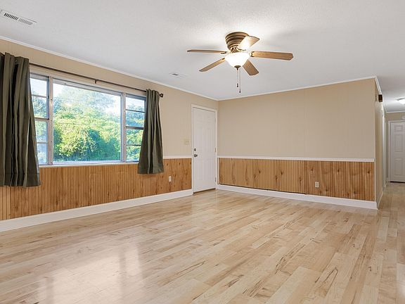 3rd image of 355 Price Cir