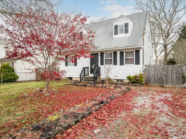 101 Robinwood Robinwood Drive, Mastic Beach, NY 11951