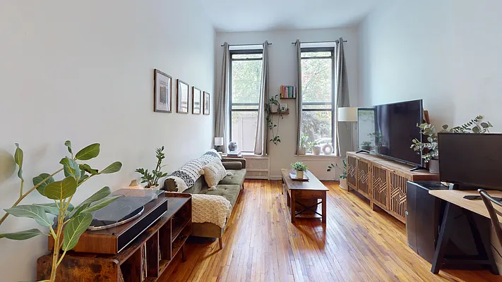 Rented by Bond New York | media 2
