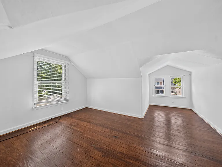 991 Humphrey Ave — Photo 11
