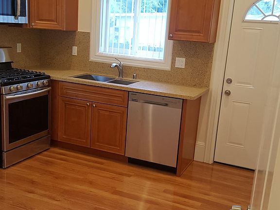 5th image of 1348 Navarro Dr