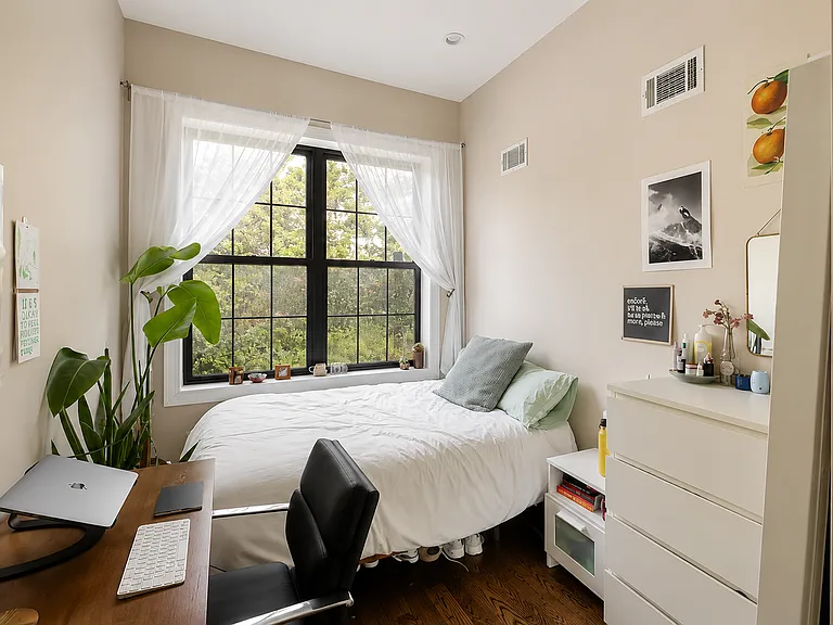 1863 Bleecker St #2L — Photo 6