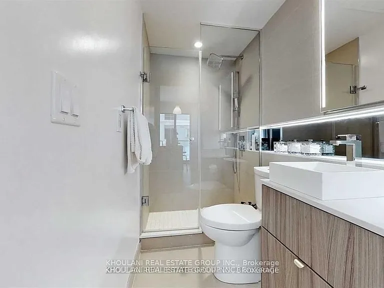 215 Queen St W #812 — Photo 10