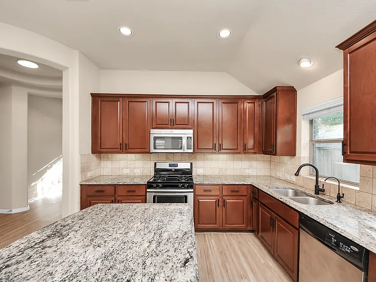 7503 Amber Village Cir — Photo 8