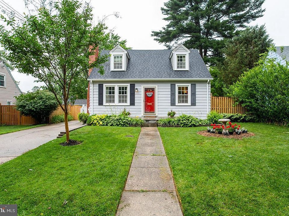 1st image of 1004 De Beck Dr