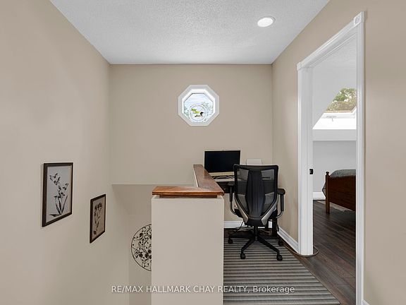 4th image of 333 James St W