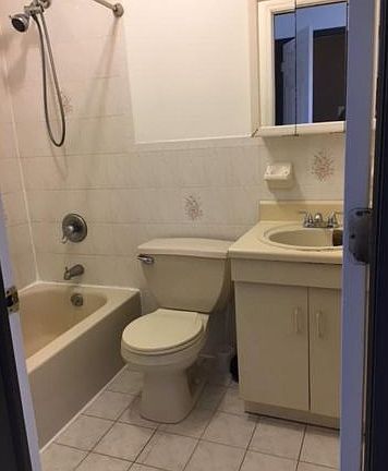 2nd image of 10924 Rockaway Beach Blvd