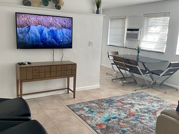 3rd image of 1536 Argyle Dr APT 1
