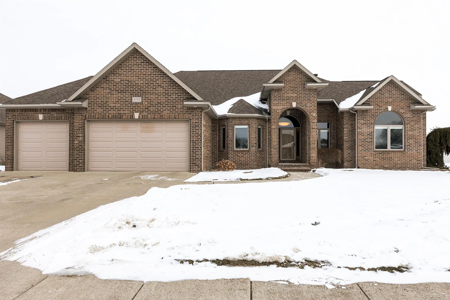 4767 Pine View Ct photo 1