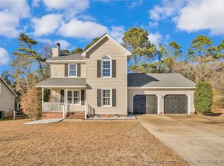 818 Eagle Landing Dr, Hope Mills, NC 28348