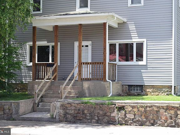 4th image of 1355 Logan Ave