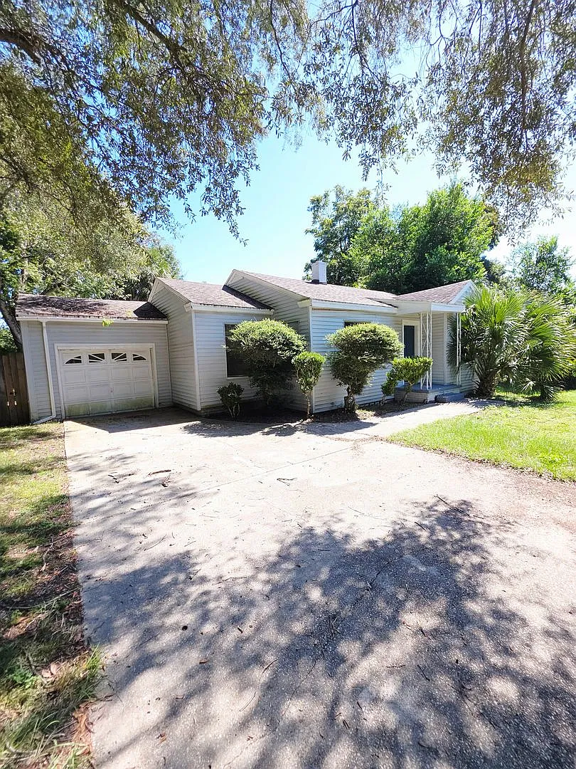 1 Keys Ct Pensacola: Move-In Special: Half Off Your First Full Month's Rent! — Photo 4