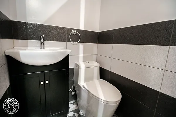 Rented by MySpaceNYC | media 48