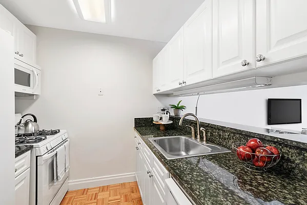 404 East 76th Street #8B in Lenox Hill, Manhattan | StreetEasy